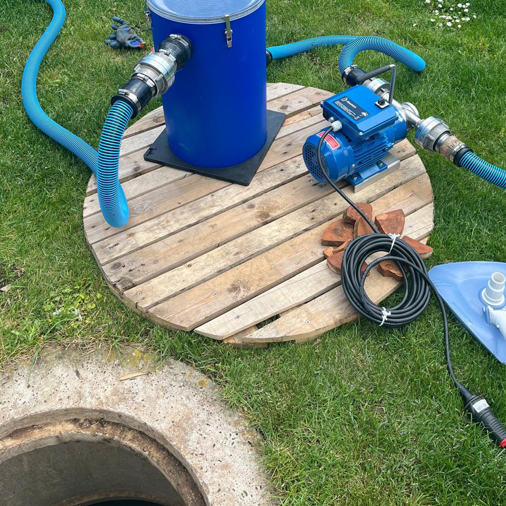 zisterne-reinigen-mit-blauteich-teichschlammsauger