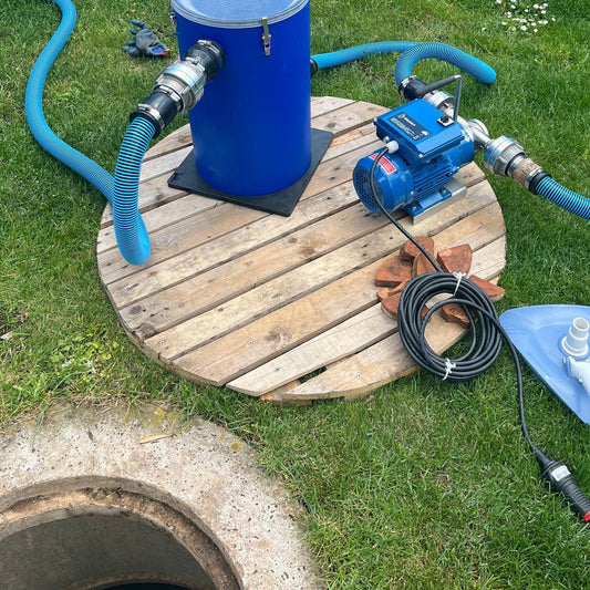 zisterne-reinigen-mit-blauteich-teichschlammsauger